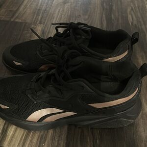 Beautiful Sneaker Size 9 in a great condition.